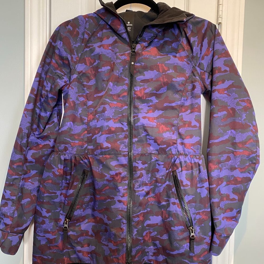 Lululemon Rain for Daze Jacket – Size 2 – Camo Purple Print